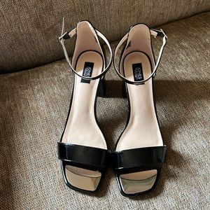 Jones New York Black Ankle Strap Sandal size 11